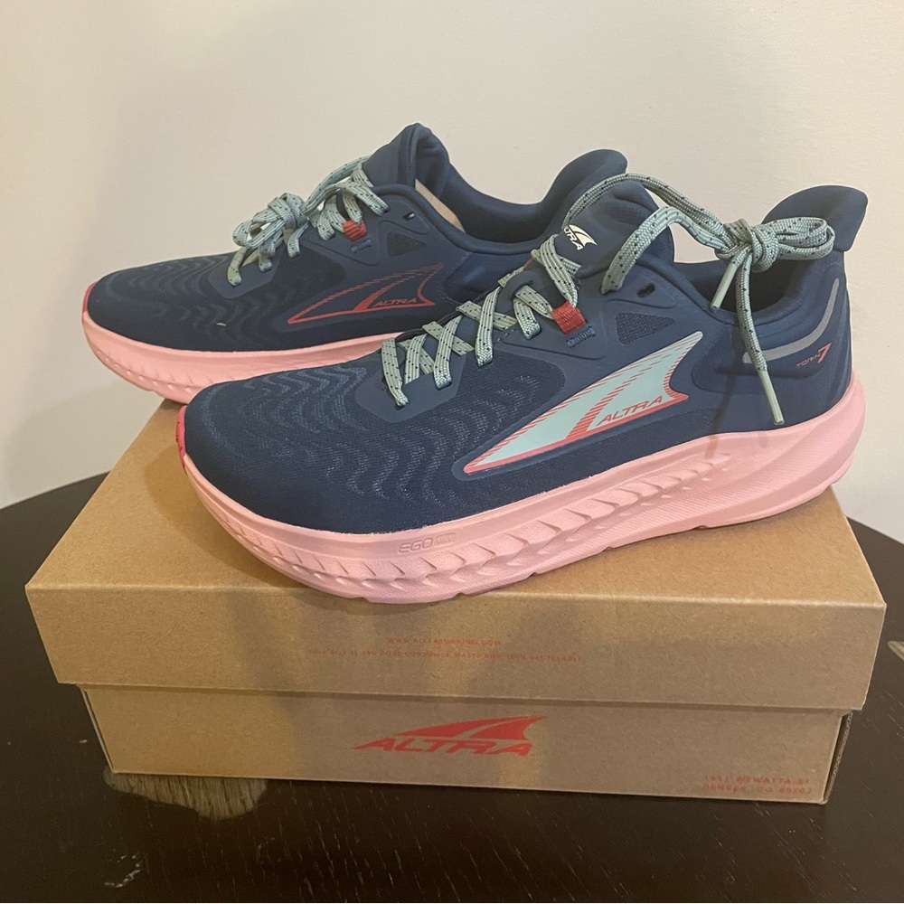 Altria Torin 7 women’s new in box! Sz 8.5 deep teal pink
